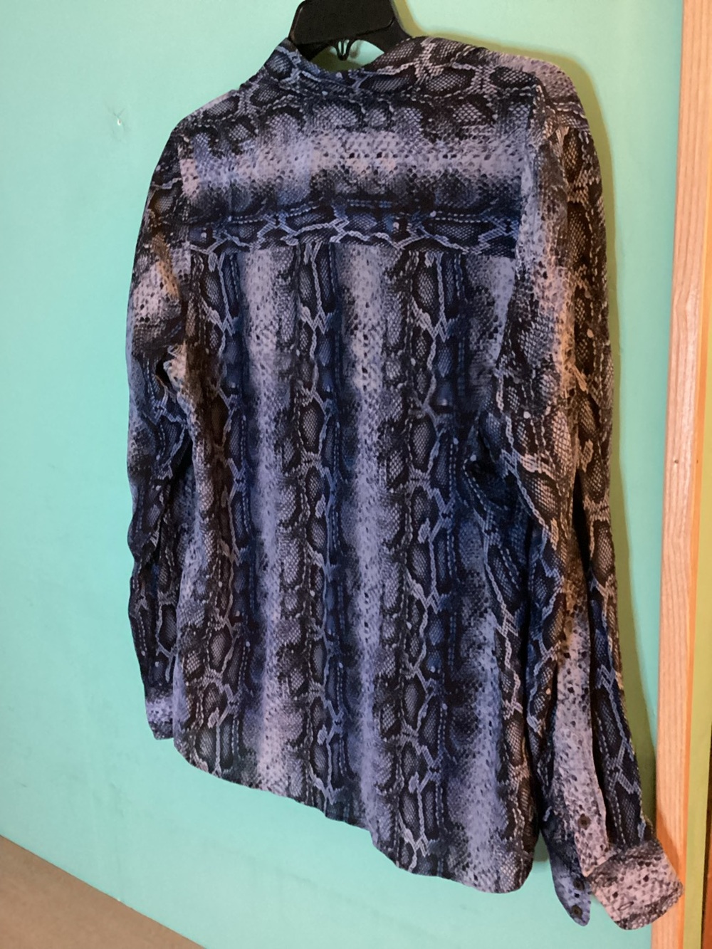 Joe Fresh 100% Silk Snakeskin Pattern Button Up Shirt Size XL EUC - Picture 2 of 9